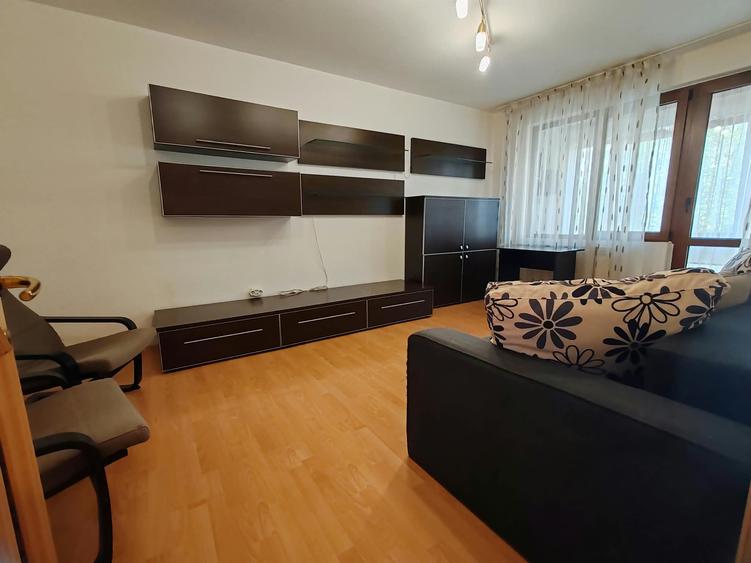 Apartament cu 2 camere decomandat în Lacul Tei