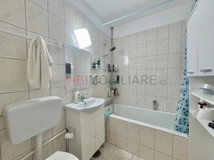 Apartament cu 2 camere semidecomandat în 1 Mai