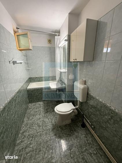 Apartament cu 2 camere semidecomandat în Centrul Civic