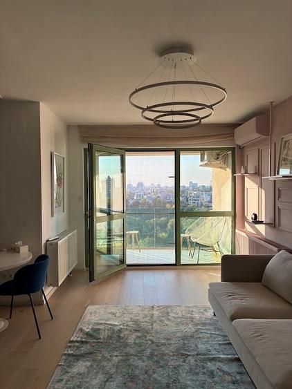 Apartament cu 4 camere circular în Parcul Circului