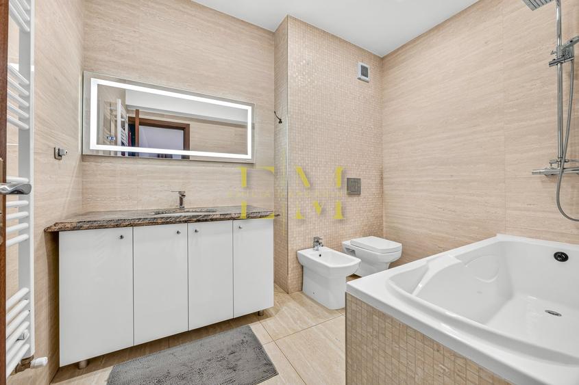 Apartament cu 3 camere decomandat în Tractorul