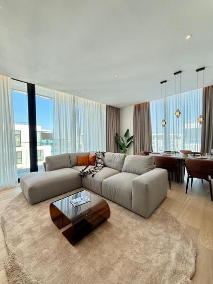 Penthouse cu 4 camere semidecomandat în 13 Septembrie