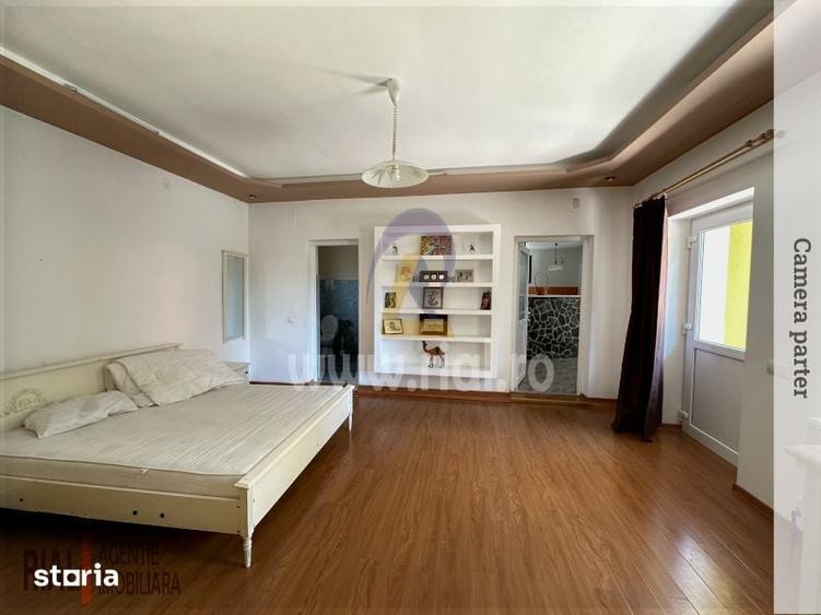 Casă cu 8 camere cu Teren 1110 Mp în Central