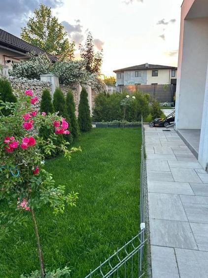 Casă cu 5 camere cu Teren 400 Mp în Est