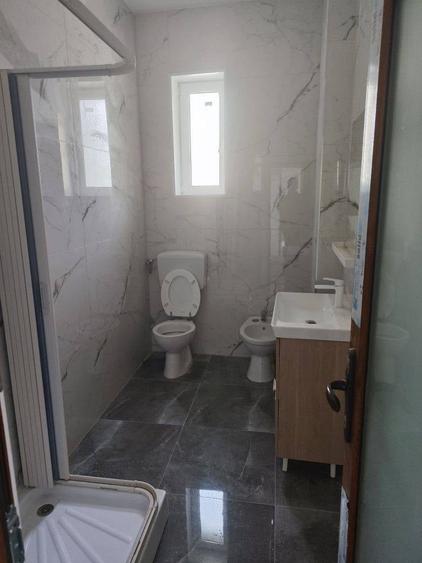 Casă cu 6 camere cu Teren 1000 Mp în Central