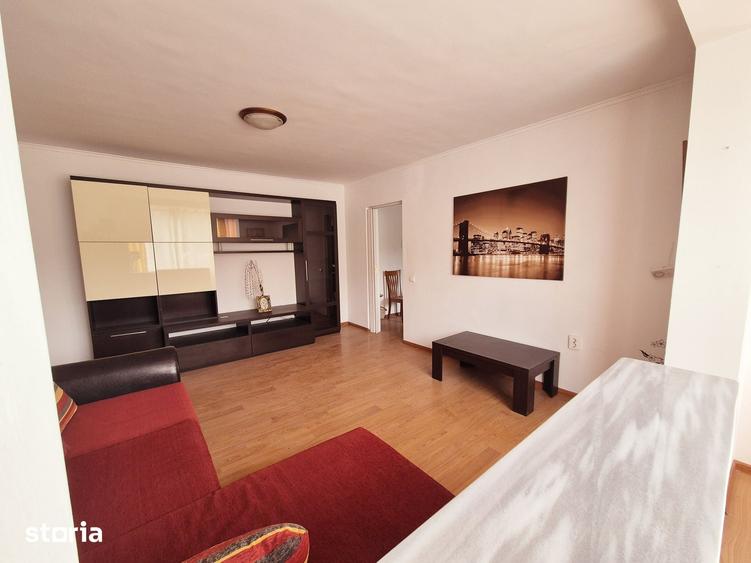 Apartament cu 3 camere decomandat în Est