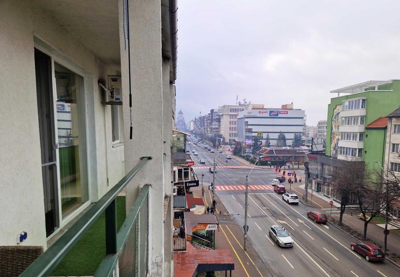 Apartament cu 3 camere decomandat în Ultracentral