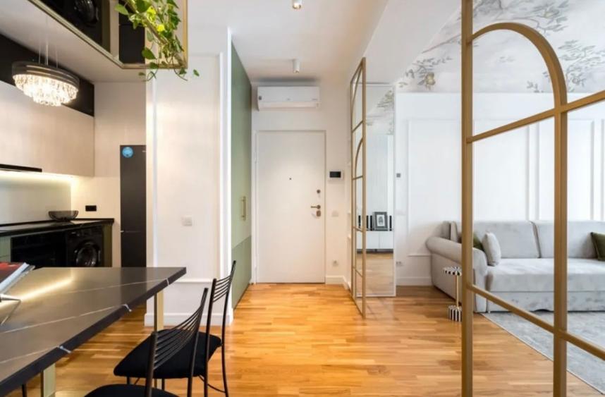Apartament cu 3 camere în P-ța Victoriei
