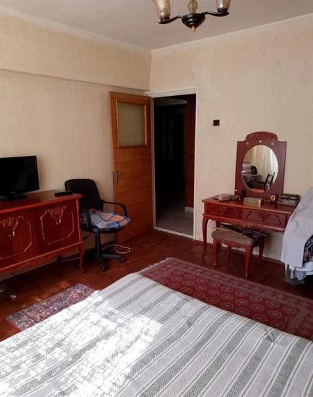 Apartament cu 3 camere decomandat în Călărași