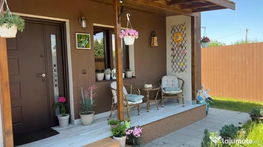 Casă cu 5 camere în Stupini