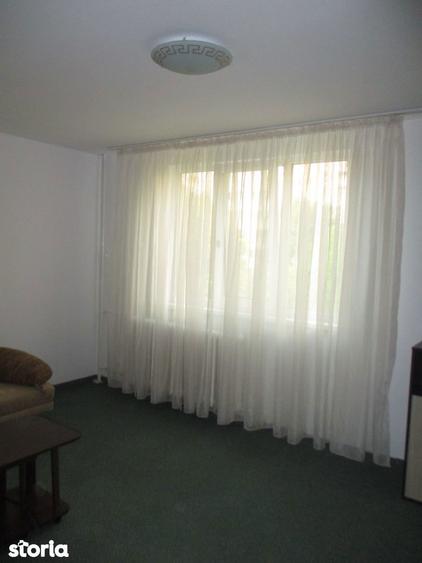 Apartament cu 3 camere decomandat în Drumul Taberei — fotografia 2