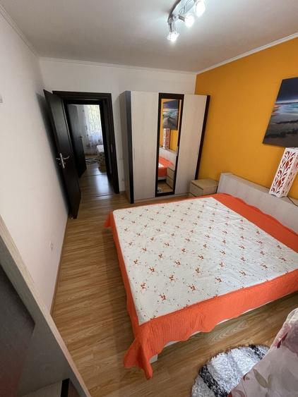 Apartament cu 3 camere decomandat în Exterior Vest
