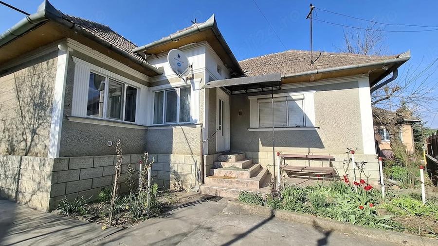 Casă cu 2 camere cu Teren 2236 Mp în Central