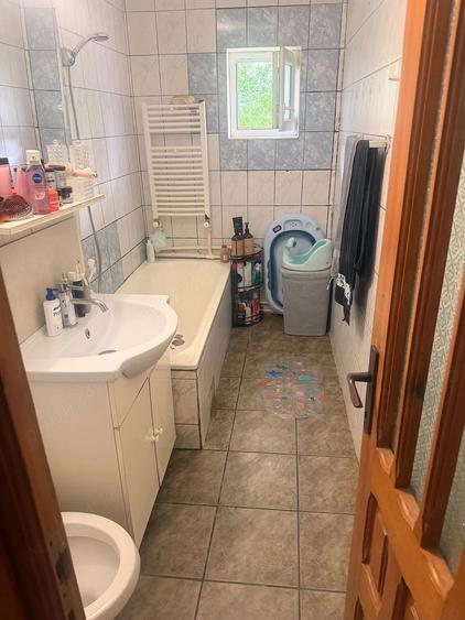 Apartament cu 2 camere decomandat în Golești