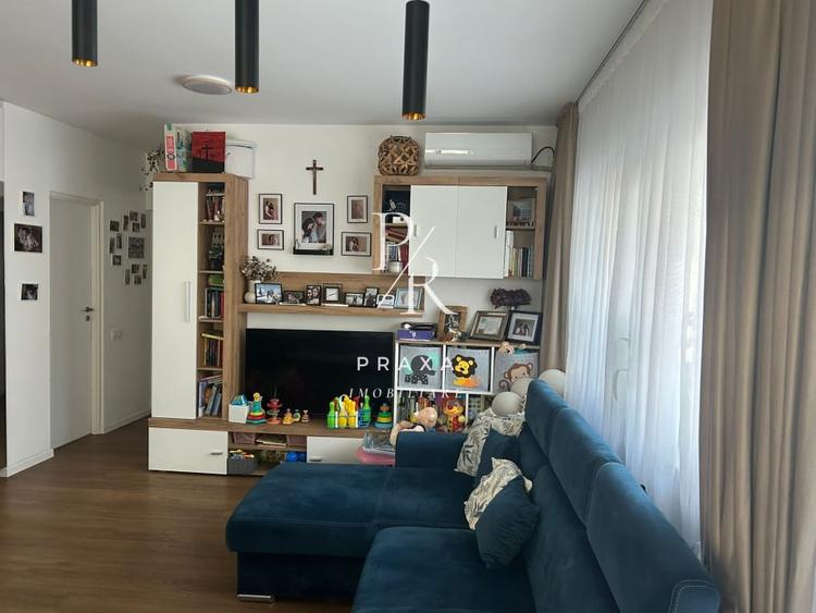Apartament cu 3 camere semidecomandat, mobilat în Florești — fotografia 2