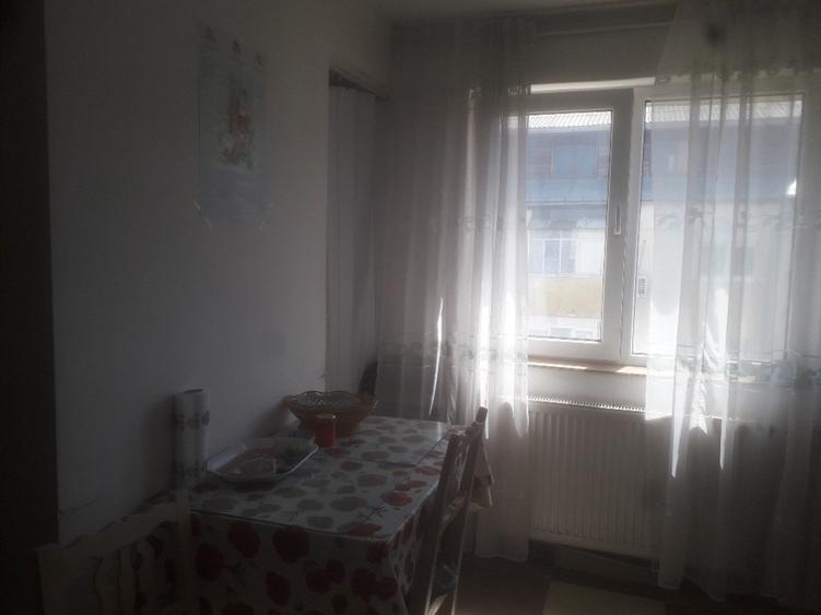 Apartament Cu 2 Camere Semidecomandate Zona Zamca - 2