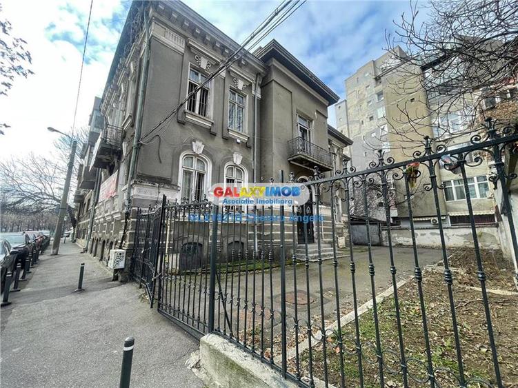 Casă cu 10 camere cu Teren 521 Mp în Cișmigiu