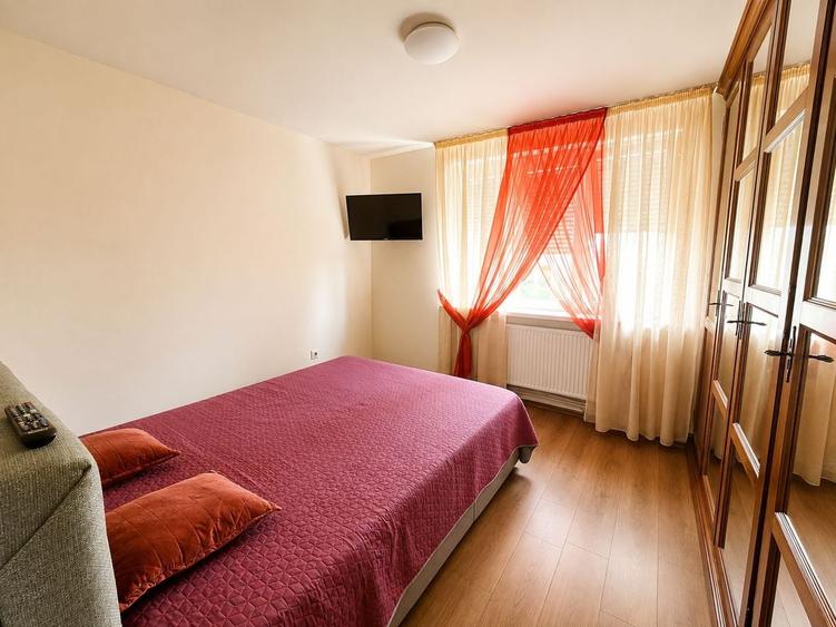 Apartament cu 3 camere decomandat, mobilat în Micro 14