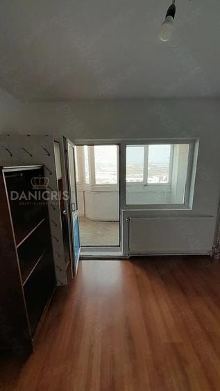 Apartament cu 3 camere decomandat în Far