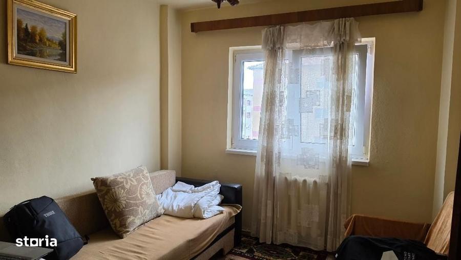 Apartament cu 4 camere în Cetate