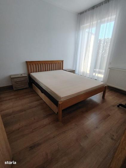 Apartament cu 3 camere semidecomandat în Florești