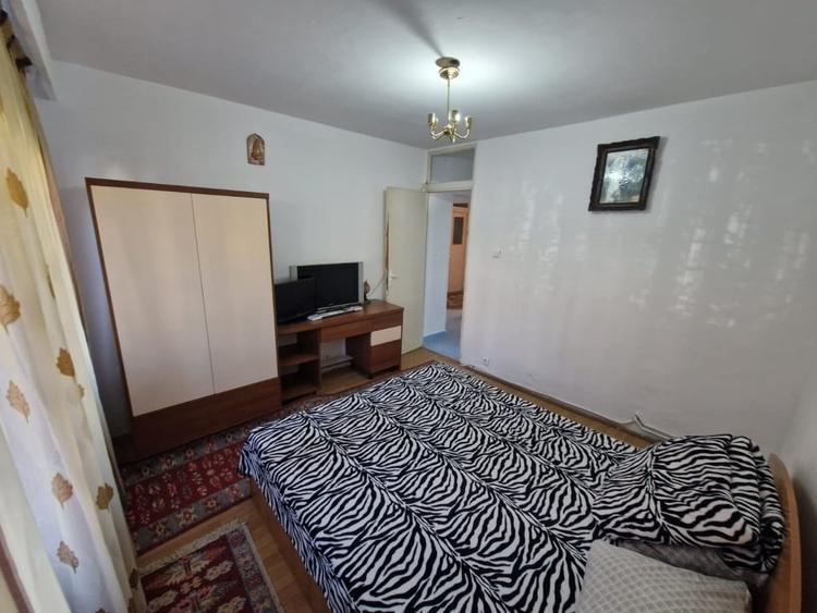 Apartament cu 3 camere decomandat, mobilat în Hotvon