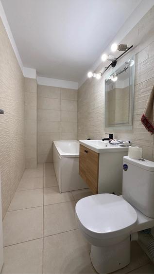 Apartament cu 3 camere decomandat în Nerva Traian