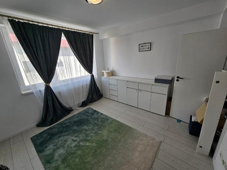 Duplex cu 4 camere cu Teren 300 Mp în Domnești