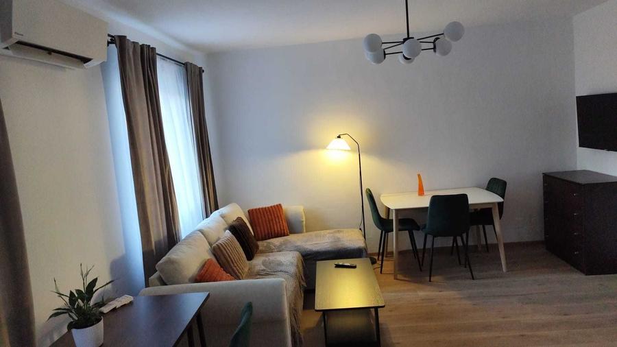 Apartament cu 2 camere semidecomandat în Central