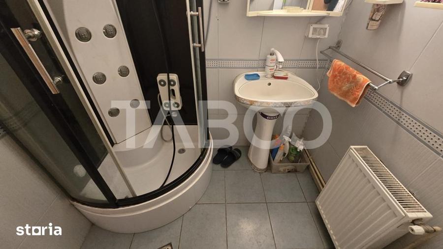 Apartament cu 4 camere decomandat, mobilat în Est