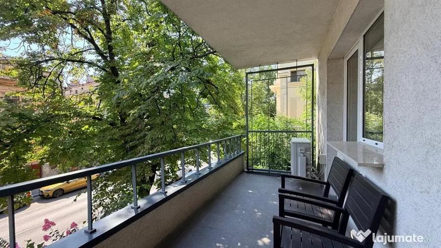 Apartament cu 4 camere decomandat în Polonă