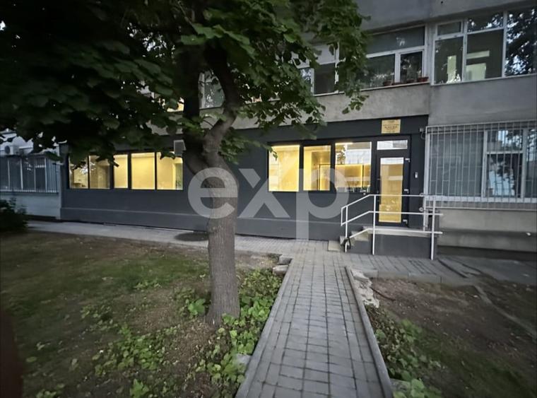Spațiu comercial, de 75 mp, în Central