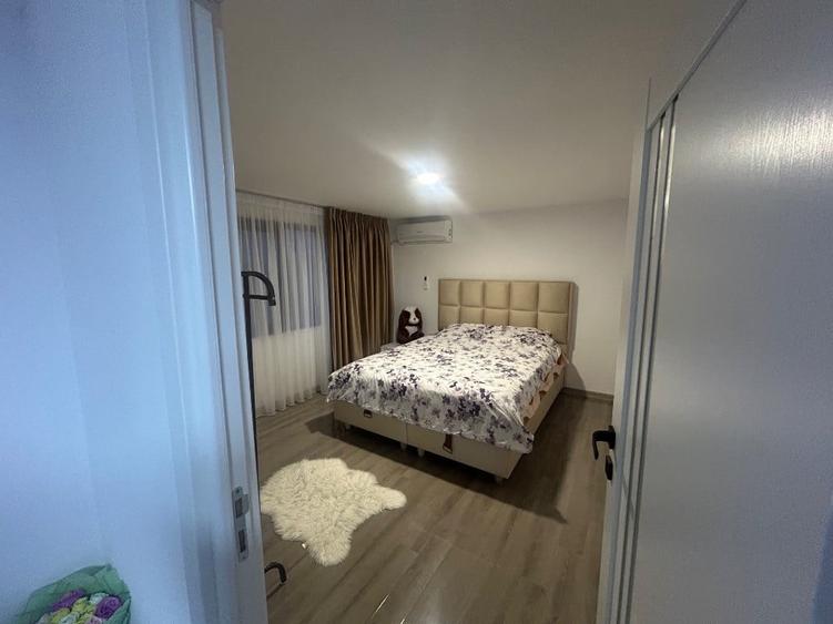 Casă cu 6 camere cu Teren 500 Mp în Săbăreni