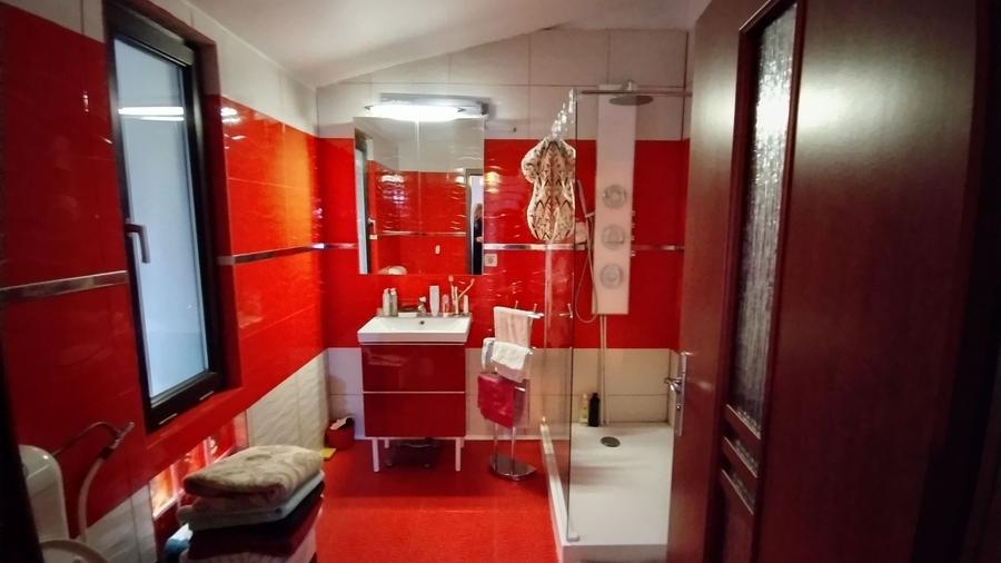 Casă individuală cu 7 camere cu Canalizare în Faleza Nord