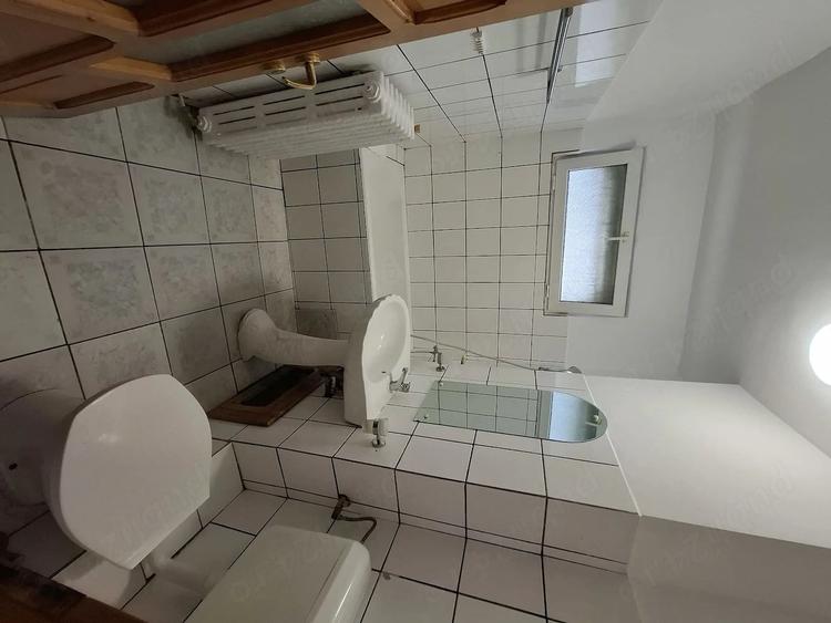 Vand apartament 3 camere confort 1 semidecomandat Bloc de 4etaje, etajul 1 - 7