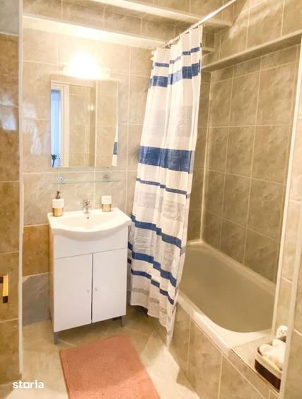 Apartament cu 3 camere în Romană