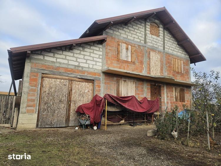 Casă cu 5 camere cu Teren 1000 Mp în Burdujeni