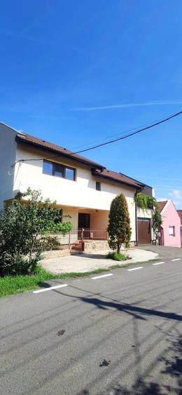 Casă cu Teren 200 Mp în Central