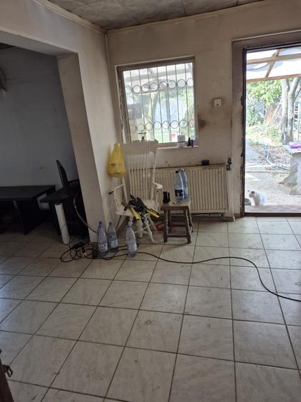 Casă cu 3 camere cu Garaj în Domnești