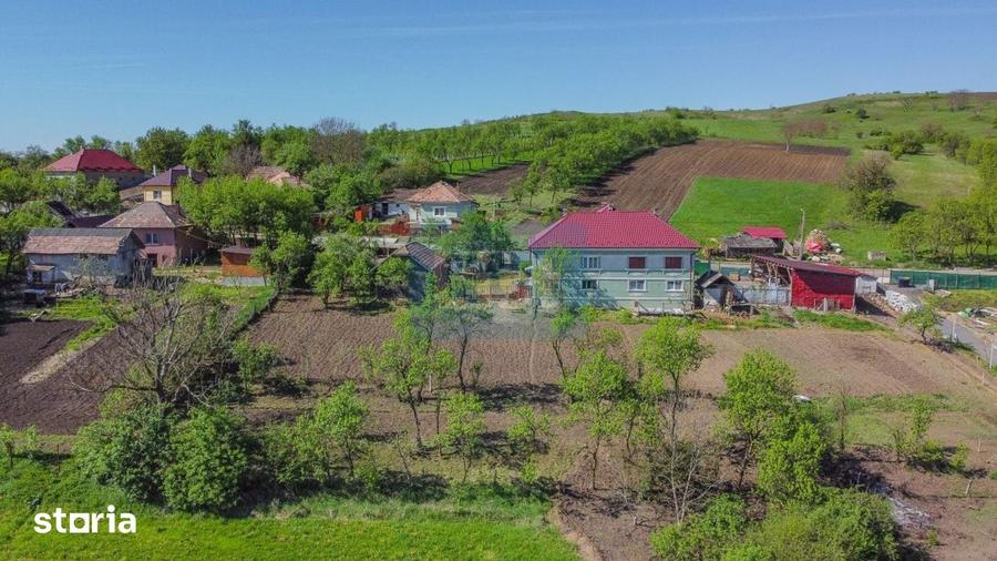 Casă cu 5 camere cu Teren 2594 Mp în Sic