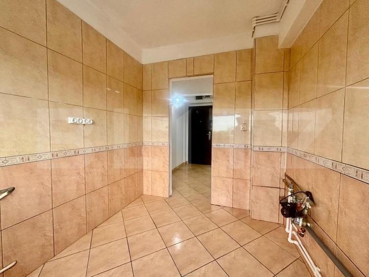 Apartament de vanzare, cu 3 camere, 63 mp, zona Cameliei - 4