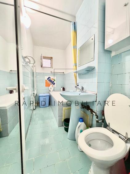 Apartament cu 4 camere decomandat în