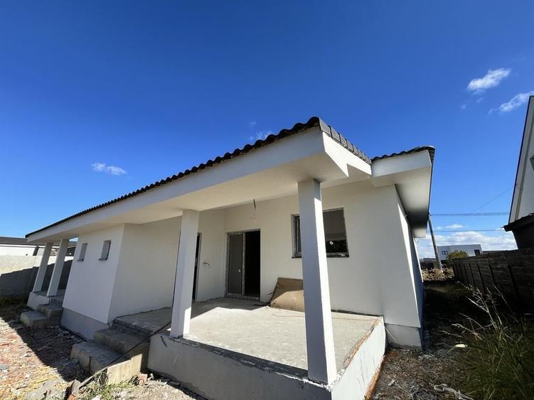 Casă cu 3 camere în Moșnița Veche