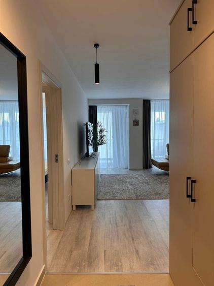 Apartament cu 3 camere semidecomandat în Roșu