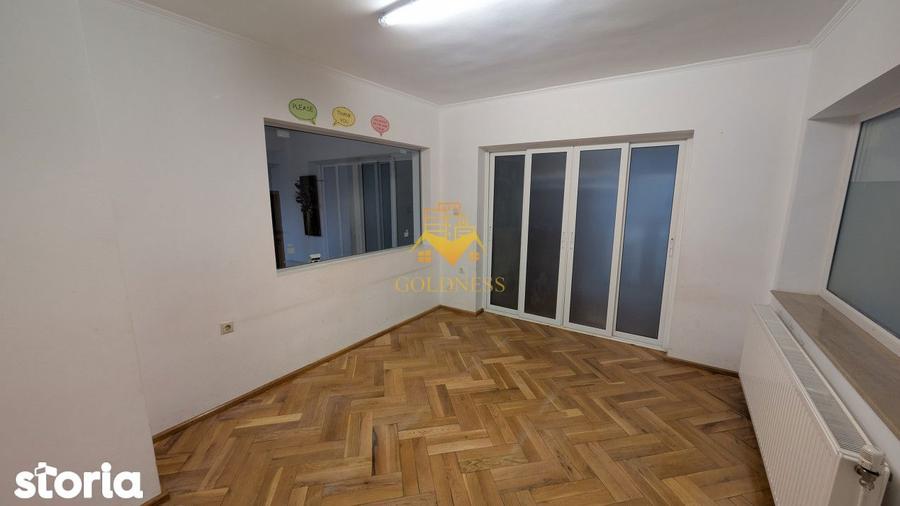 Casă cu 9 camere cu Teren 2000 Mp în Andrei Mureșanu