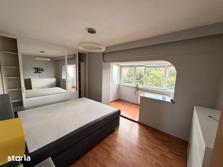 Apartament cu 3 camere în Tineretului
