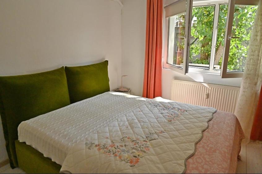 Apartament cu 2 camere semidecomandat, mobilat în Moșilor