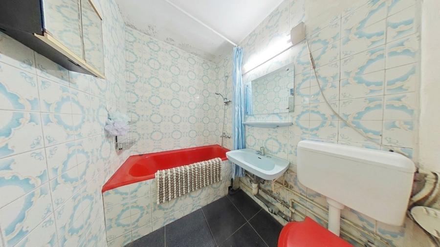 Apartament cu 3 camere semidecomandat, mobilat în P-ța Gării