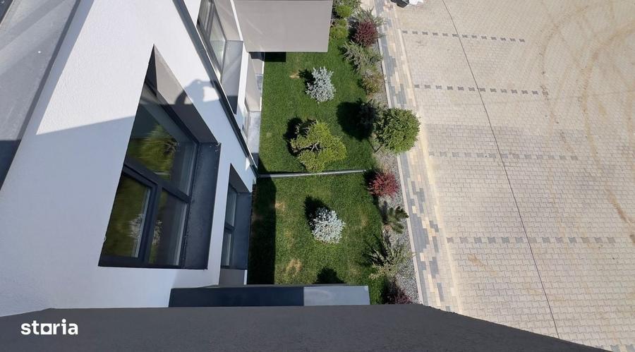 Apartament cu 3 camere decomandat în Cristian