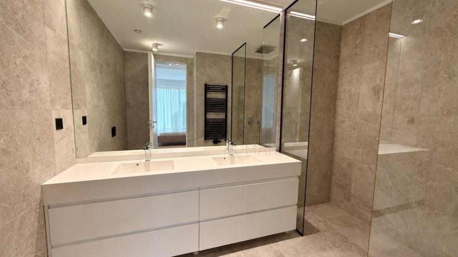 Apartament cu 3 camere semidecomandat, mobilat în Herăstrău